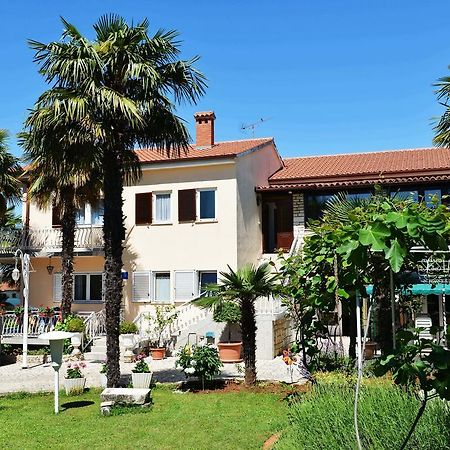 Apartments Nela Poreč Exterior foto