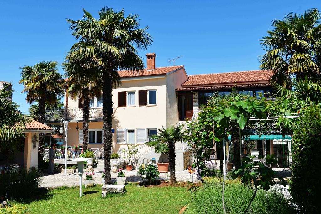 Apartments Nela Poreč Exterior foto